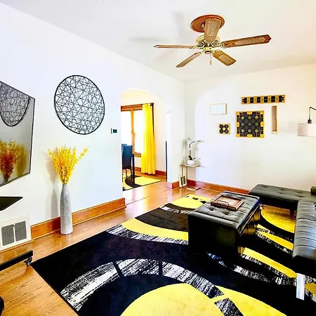 The Amber Retreat - Brooklyn Centre Comfort - Charming Space For Families, Couples & Business Travelers Near Downtown - With 300Mb Wifi, Parking & Self Check-In Cleveland Exterior foto