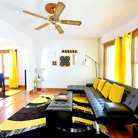 The Amber Retreat - Brooklyn Centre Comfort - Charming Space For Families, Couples & Business Travelers Near Downtown - With 300Mb Wifi, Parking & Self Check-In Cleveland Exterior foto