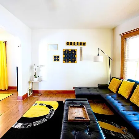 The Amber Retreat - Brooklyn Centre Comfort - Charming Space For Families, Couples & Business Travelers Near Downtown - With 300Mb Wifi, Parking & Self Check-In Cleveland Exterior foto