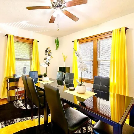 The Amber Retreat - Brooklyn Centre Comfort - Charming Space For Families, Couples & Business Travelers Near Downtown - With 300Mb Wifi, Parking & Self Check-In Cleveland Exterior foto