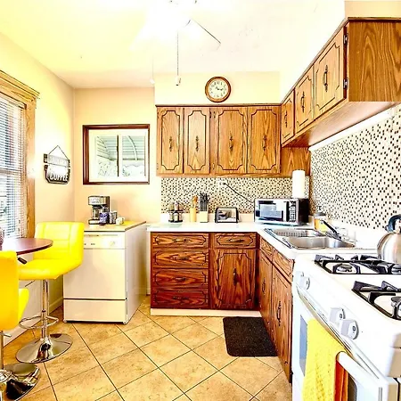 The Amber Retreat - Brooklyn Centre Comfort - Charming Space For Families, Couples & Business Travelers Near Downtown - With 300Mb Wifi, Parking & Self Check-In Cleveland Exterior foto