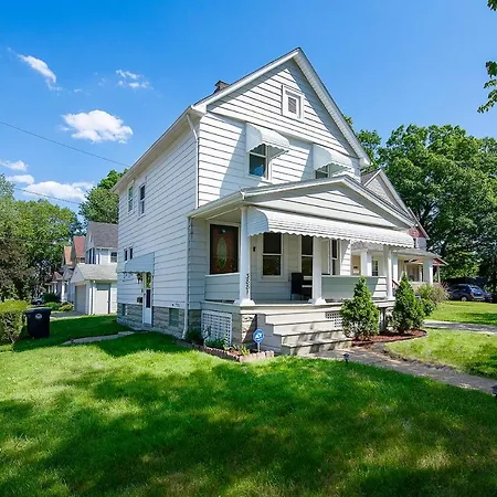 The Amber Retreat - Brooklyn Centre Comfort - Charming Space For Families, Couples & Business Travelers Near Downtown - With 300Mb Wifi, Parking & Self Check-In Cleveland Exterior foto