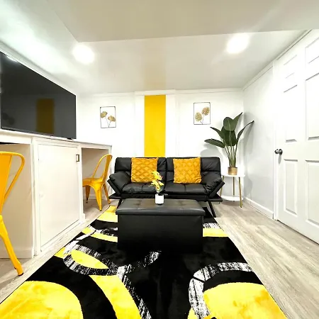 The Amber Retreat - Brooklyn Centre Comfort - Charming Space For Families, Couples & Business Travelers Near Downtown - With 300Mb Wifi, Parking & Self Check-In Cleveland Exterior foto