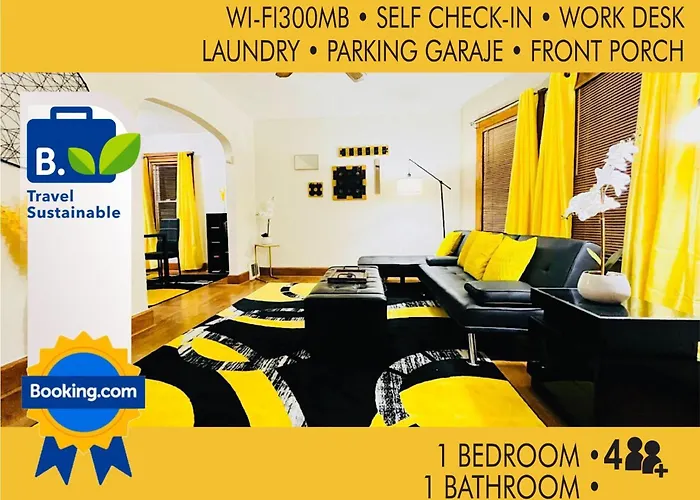 The Amber Retreat - Brooklyn Centre Comfort - Charming Space For Families, Couples & Business Travelers Near Downtown - With 300Mb Wifi, Parking & Self Check-In