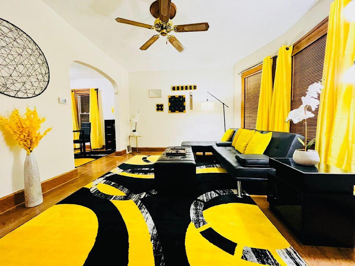 The Amber Retreat - Brooklyn Centre Comfort - Charming Space For Families, Couples & Business Travelers Near Downtown - With 300mb Wifi, Parking & Self Check-in Cleveland