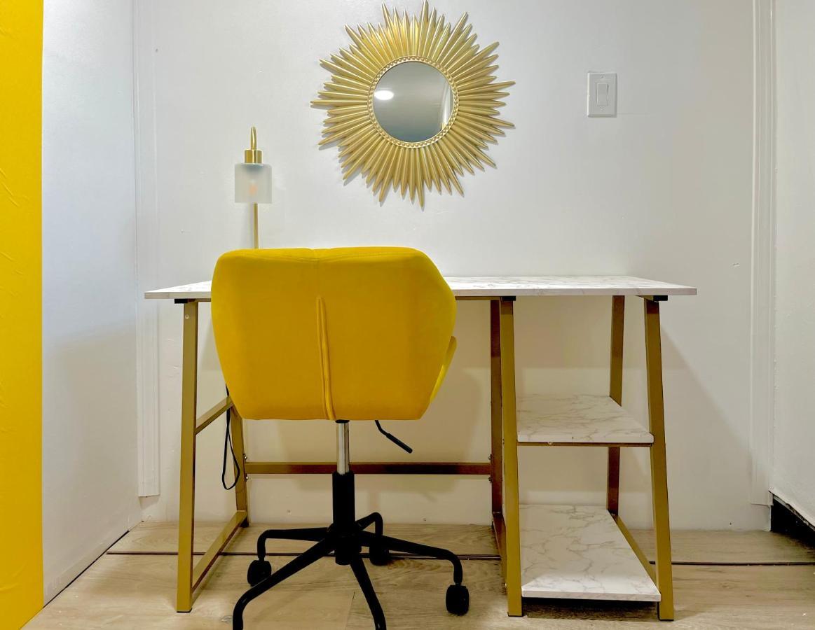 The Amber Retreat - Brooklyn Centre Comfort - Charming Space For Families, Couples & Business Travelers Near Downtown - With 300mb Wifi, Parking & Self Check-in * Cleveland