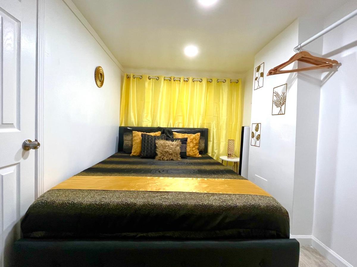Casa de Férias The Amber Retreat - Brooklyn Centre Comfort - Charming Space For Families, Couples & Business Travelers Near Downtown - With 300mb Wifi, Parking & Self Check-in *