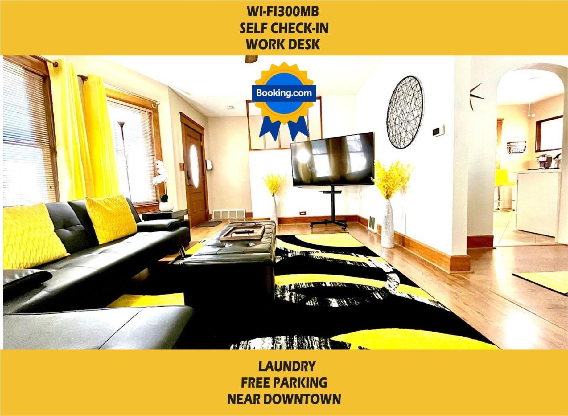 The Amber Retreat - Brooklyn Centre Comfort - Charming Space For Families, Couples & Business Travelers Near Downtown - With 300mb Wifi, Parking & Self Check-in Cleveland